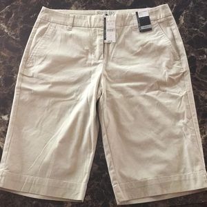 New Khaki Bermuda shorts Size 8